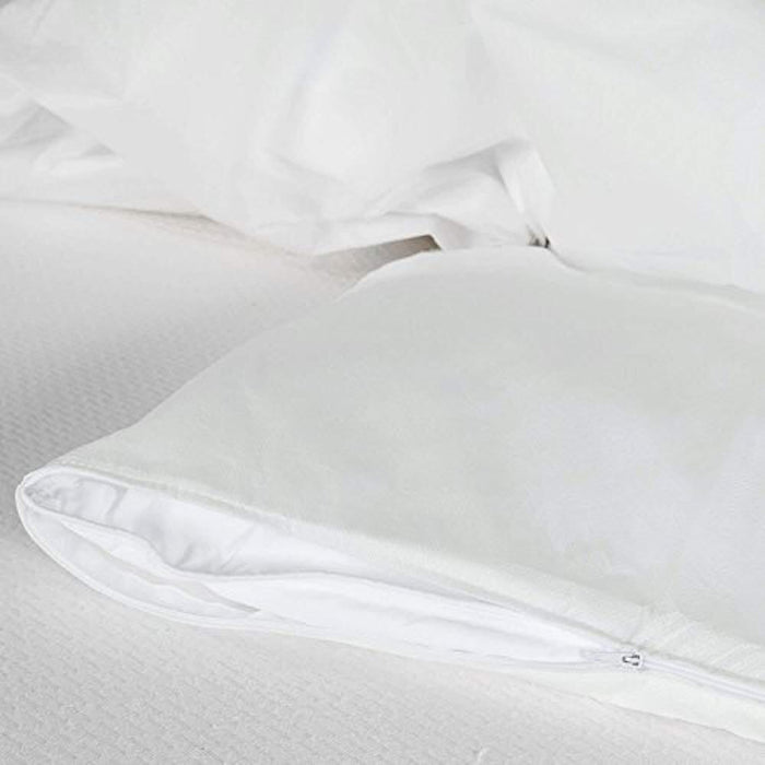 Image of Economy Zipped Duvet Protector on a plain background.