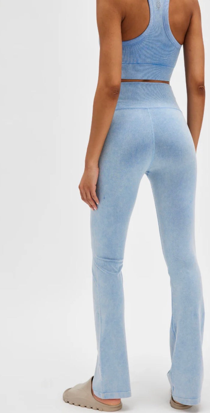 FREE PEOPLE GO TO SMOOTH FLARE / WASHED DENIM BLUE
