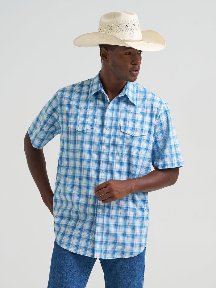Wrangler wrinkle resist short-sleeve shirt in seaside blue, front view