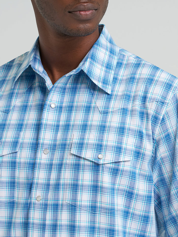 Wrangler® Wrinkle Resist Short Sleeve Shirt- Seaside Blue